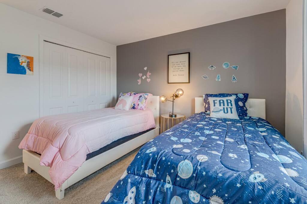 Newly Listed Townhouse Storey Lake, Free Waterpark Kissimmee Buitenkant foto