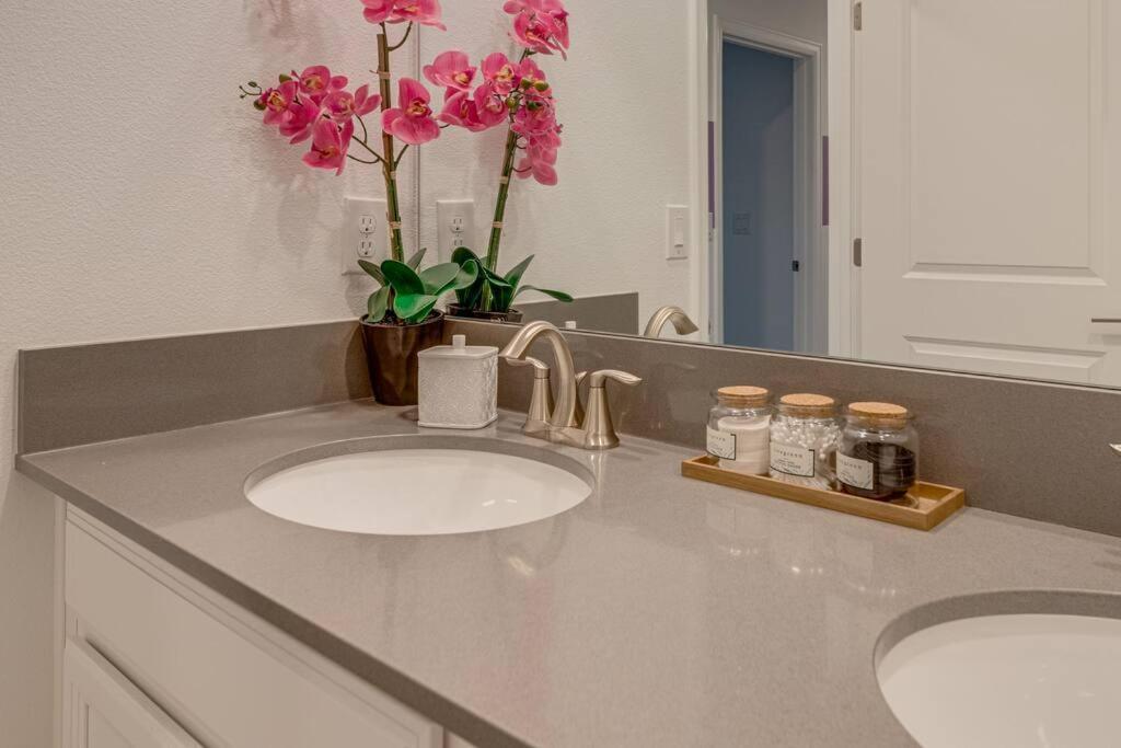 Newly Listed Townhouse Storey Lake, Free Waterpark Kissimmee Buitenkant foto