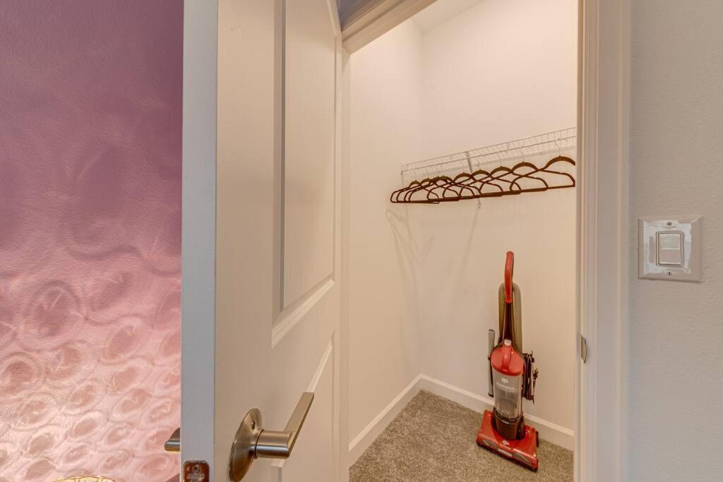 Newly Listed Townhouse Storey Lake, Free Waterpark Kissimmee Buitenkant foto